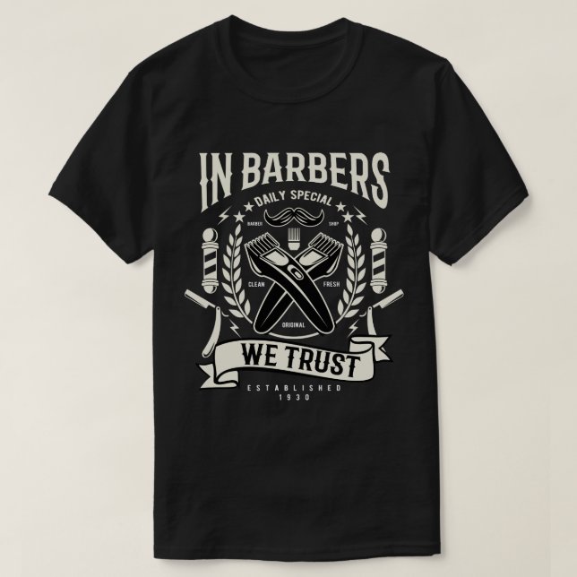 En los barberos confiamos en la camiseta masculina (Diseño del anverso)