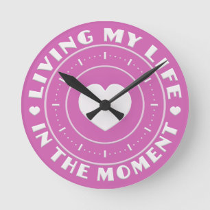EN los relojes de pared de encargo del MOMENTO