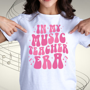 En mi camiseta de la era del profesor de música