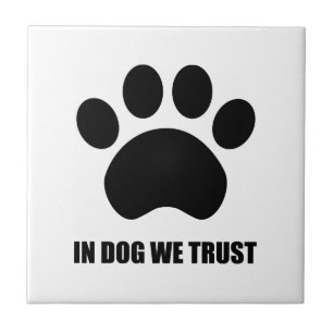 En perro confiamos en la baldosa cerámica