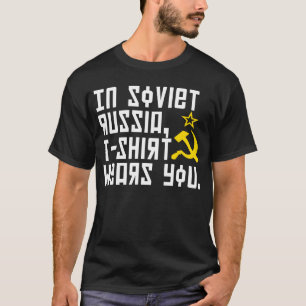 En Rusia soviética la camiseta le lleva camisa