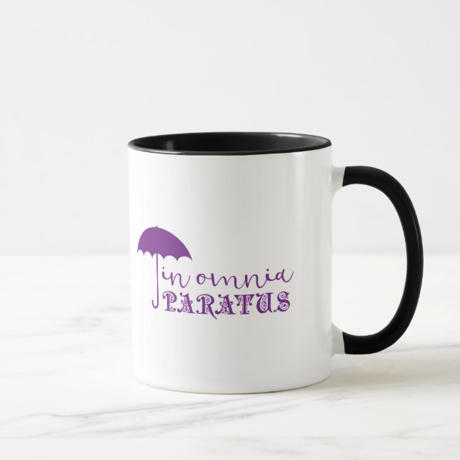 En taza de café de Omnia Paratus (Derecha)