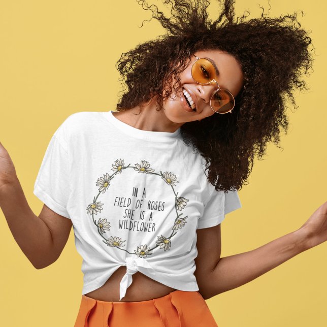 En un campo de Rosas, es una camiseta con flores s (Subido por el creador)