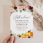 enamorada autiuman floral baby ducha invitación<br><div class="desc">Un bonito diseño temático de otoño con bonitas flores de color burdeos y color de agua de otoño con ilustraciones de calabaza. El texto y los colores se pueden personalizar.</div>