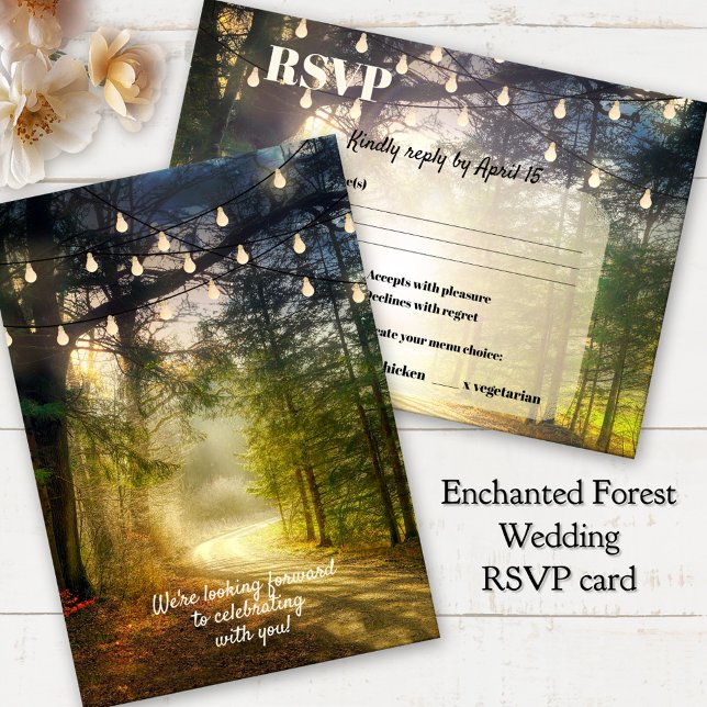 Encantadas luces de cadena forestal Boda Tarjeta R (Magical wedding RSVP card featuring a path in an enchanted forest with festive string lights)