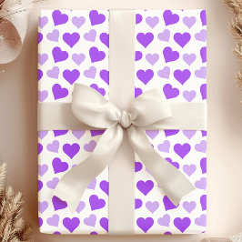 Encantadores corazones morados en papel blanco env