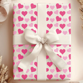 Encantadores corazones rosados en papel blanco env