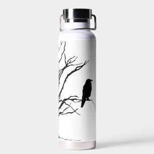 Encaramado en una botella de agua de Black Raven