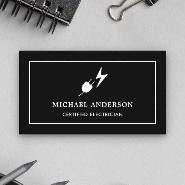 Enchufe negro y blanco Electricista certificado (Subido por el creador)