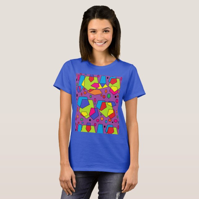 Encima de una camiseta con trozos de color (Anverso completo)