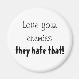 Enemigo cita graciosos dichos en imanes de cocina