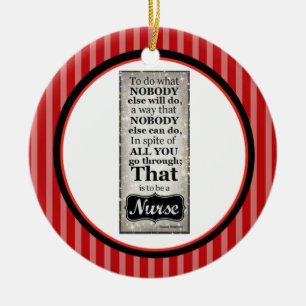 Enfermera diciendo ornamento