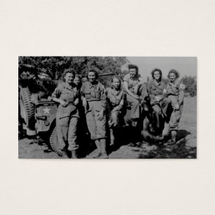 Enfermeras al lado del jeep WWII