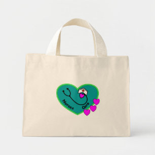 enfermeras cuidan de la bolsa verde azulada para e