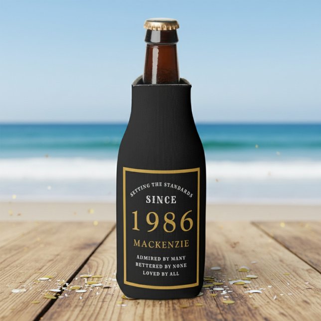 Enfriador De Botellas 40th Birthday 1986 Name Elegant Chic Black Gold (Born 1986 bottle cooler. Beach background.)