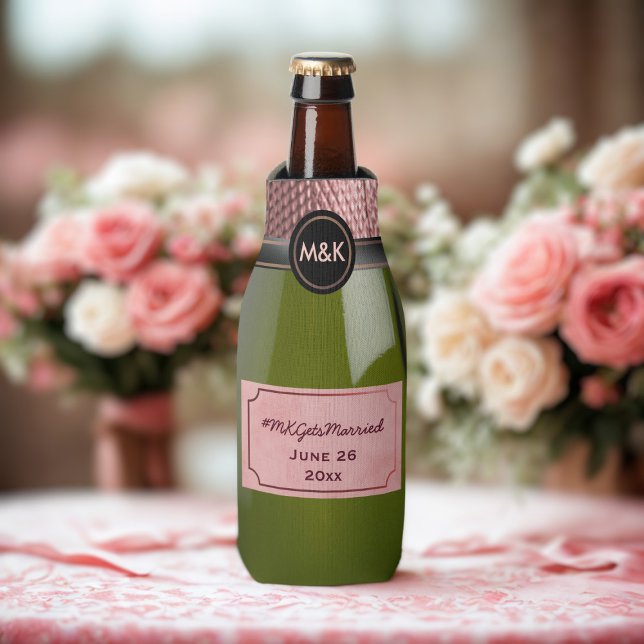 Enfriador De Botellas Etiqueta boda Rosa Champagne (Just add your wedding hashtag and date to this cute mini bottle cooler)