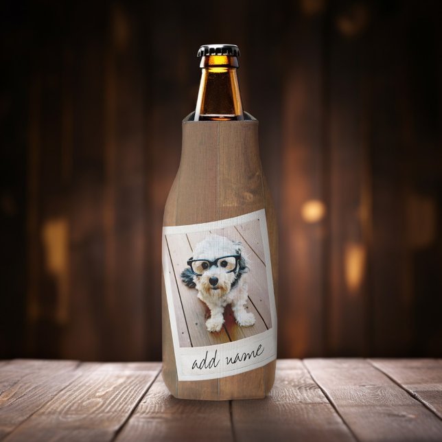 Enfriador De Botellas Madera rústica con marco de foto cuadrado (Photo on wood print background - Personalize this bottle cooler with your monogram.)