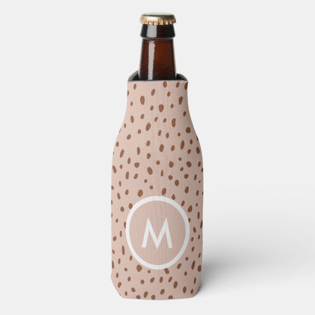 Enfriador De Botellas Monograma Beige de moda con Terracotta Boho Brown (Frente de la botella)