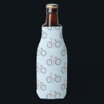 Enfriador De Botellas Patrón de bicicletas rosas lisas para mantener las<br><div class="desc">Echa un vistazo a este lindo patrón de bicicletas rosadas que mantendrán tus bebidas agradables y frescas en el sol de verano. Personalizar con texto sobre el patrón si lo desea o lo deja tal como está. ¡Tus amigos estarán celosos de este personalizado de diseño dibujado a mano sólo para...</div>
