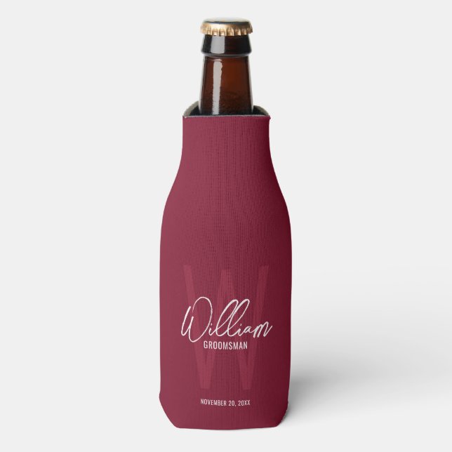 Enfriador De Botellas Script Nombre del Groomsman personalizado (Frente de la botella)