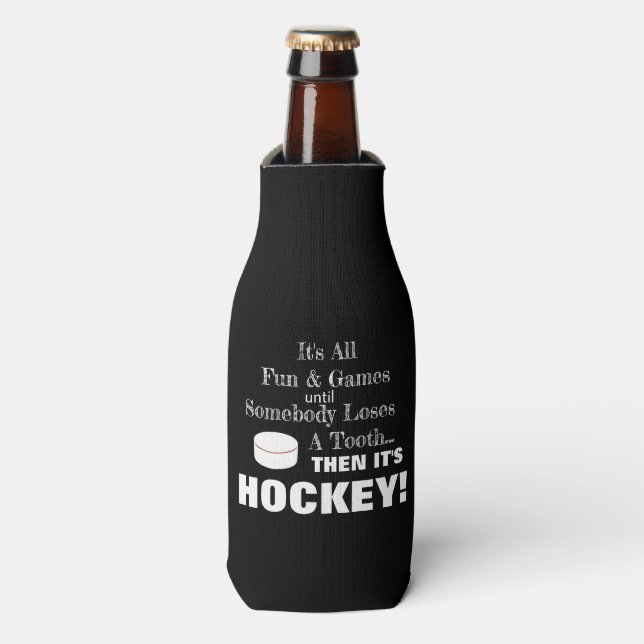 Enfriador De Botellas Todo es diversión y juegos...¡entonces es HOCKEY! (Frente de la botella)