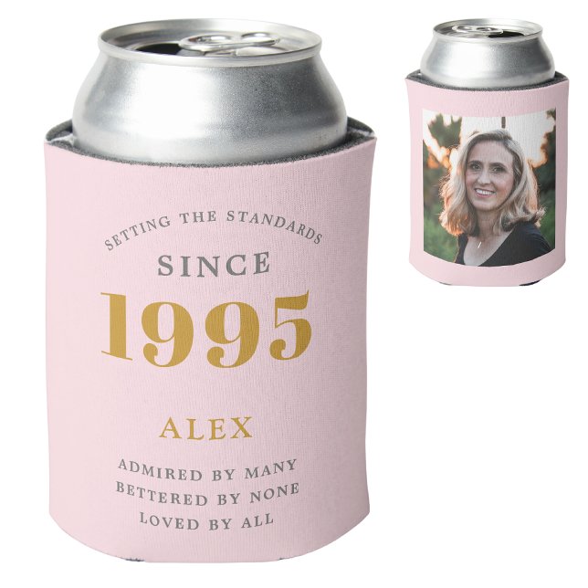 Enfriador De Latas 30.º nombre de cumpleaños 1995 Moda foto gris rosa (Personalized pink 30th birthday can cooler with custom photo and name.)
