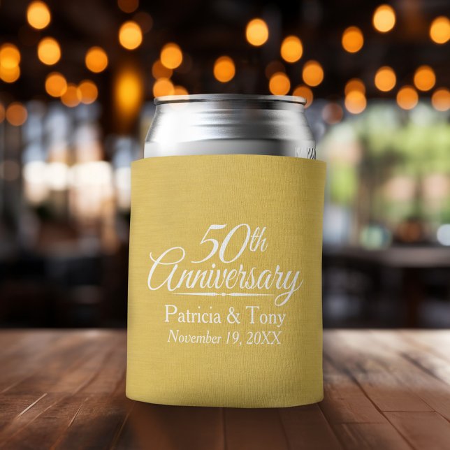 Enfriador De Latas 50.º aniversario Boda de oro personalizado (50th Wedding Anniversary Can Cooler - Personalize with names and dates)