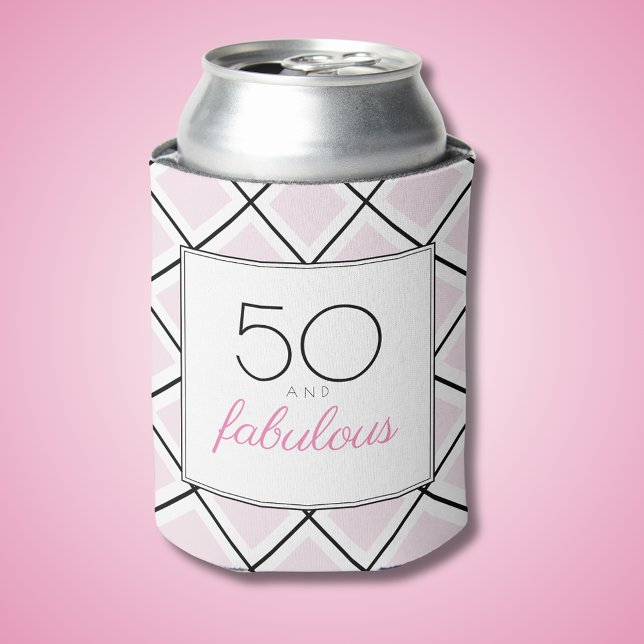 Enfriador De Latas 50 y fabuloso cumpleaños rosa (50 and fabulous pink can cooler with diamond checked background.)