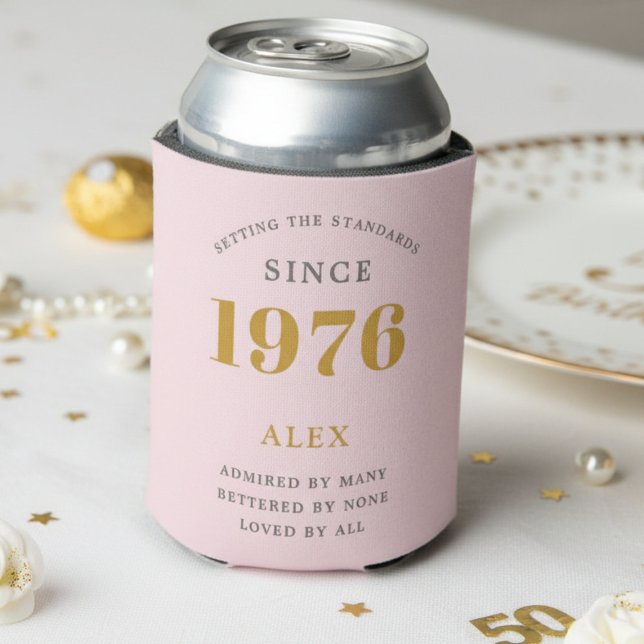 Enfriador De Latas 50th Birthday 1976 Keepsake Elegant Personalized (1976 pink can cooler white background)