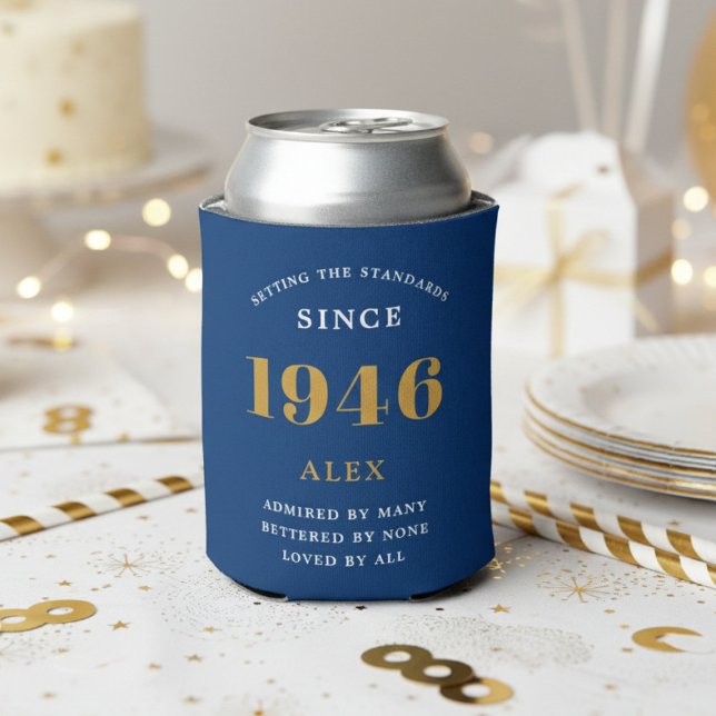 Enfriador De Latas 80th Birthday Name 1946 Blue Gold Elegant Chic (Blue 1946 can cooler on a white background.)
