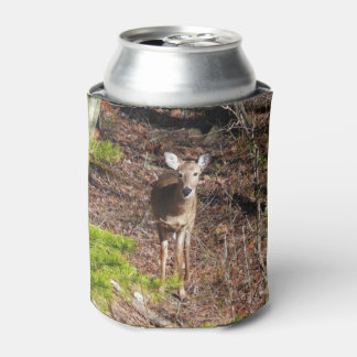 Enfriador De Latas Adorable ciervo en la fotografía natural de Woods