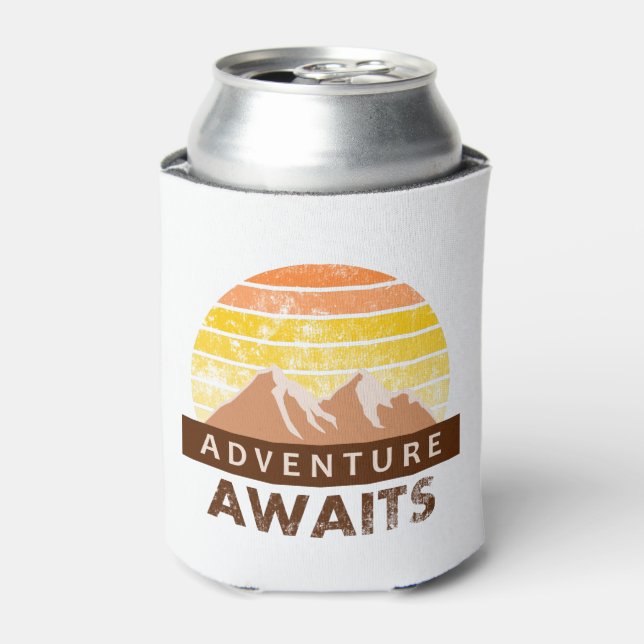 Enfriador De Latas Adventure Awaits (Lata Anverso)