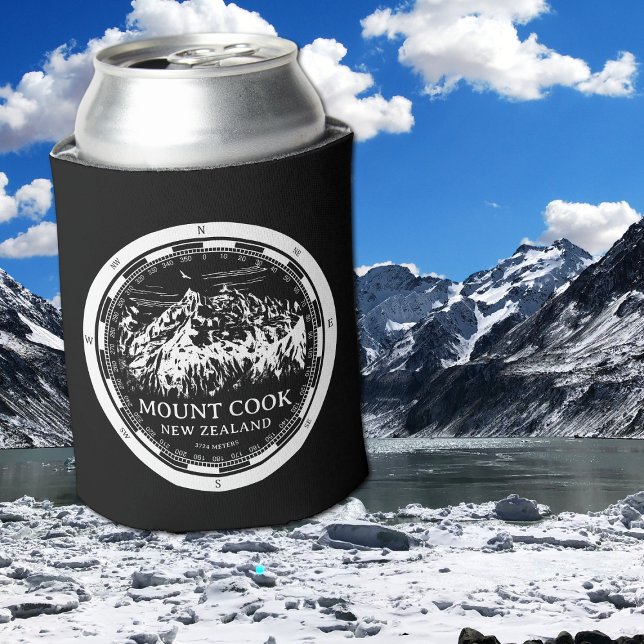 Enfriador De Latas Aoraki Monte Cook - Canterbury Nueva Zelanda (Mount Cook New Zealand Can-Cooler in Back with a white compass and mountain illustration)