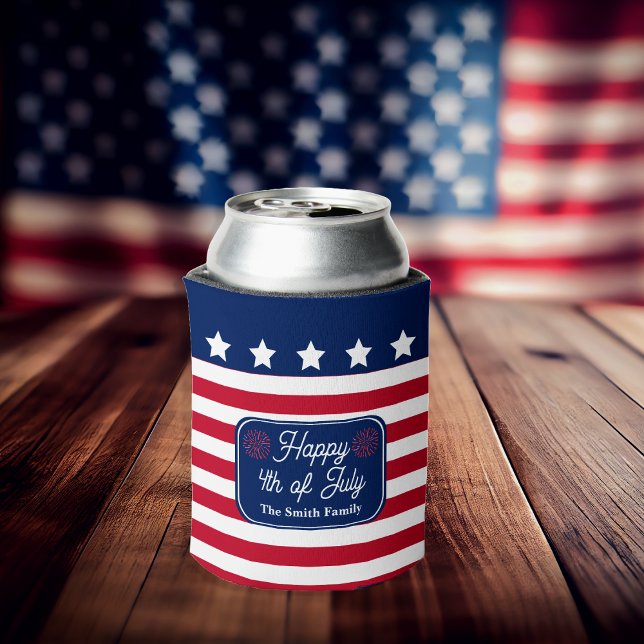 Enfriador De Latas Bandera Patriótica de EEUU Feliz 4 de julio, nombr (Red, White and Blue Patriotic U.S. Flag "Happy 4th of July" Family Name Can Cooler)