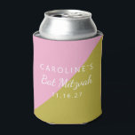 Enfriador De Latas Bat Mitzvah Personalizado de bloques de color verd<br><div class="desc">Este refrigerador de bebidas moderno y de moda presenta un diseño elegante de bloques de color rosa y verde, perfecto para añadir un toque personalizado a cualquier celebración de Bat Mitzvah. Personalizar con el nombre del invitado de honor y la fecha del evento para crear un recuerdo memorable. Ideal para...</div>