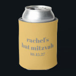 Enfriador De Latas Bat Mitzvah personalizado favorece el gris amarill<br><div class="desc">¡Mantén al fiesta fresco con este elegante refrigerador de bebidas personalizado Bat Mitzvah! Con un diseño minimalista moderno y una tipografía audaz, esta manga de bebida personalizado es un agradable y práctico regalo para los huéspedes. Perfecto para recepciones, celebraciones y keepsakes fiestas, este refrigerador de bebidas le da un toque...</div>
