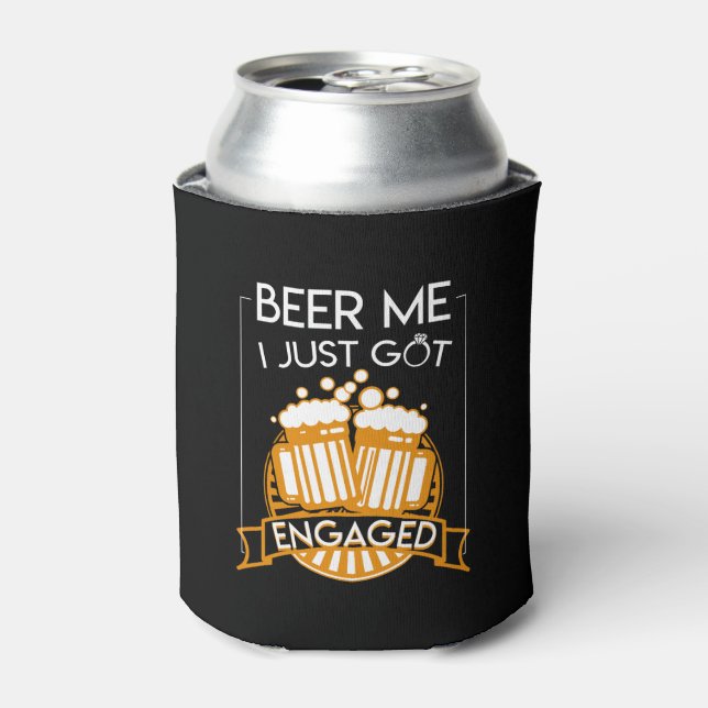 Enfriador De Latas Beer Me Acabo De Comprometer (Lata Anverso)