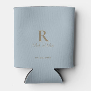 Enfriador De Latas Boda de texto dorado del monograma azul turbio