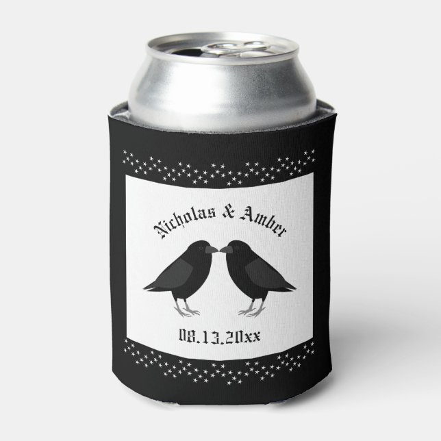 Enfriador De Latas Boda gótico Kissing Ravens Personalizado (Lata Anverso)