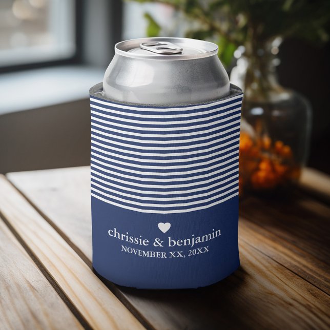 Enfriador De Latas Boda Personalizado  Novia Groom Date Stripe (Personalized Can Cooler - Add Your name for a great wedding anniversary party favor)