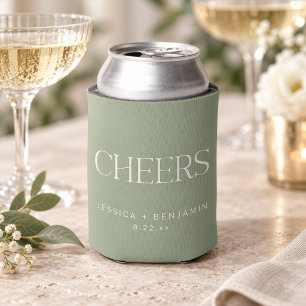 Enfriador De Latas Boda Tipografía Verde Miel Elegante Cheers