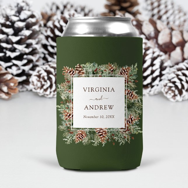 Enfriador De Latas Boda Verde de Invierno (Green Evergreen Pinecone Winter Wedding Can Cooler by Painted Paperie
)