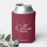 Enfriador De Latas Borgoña Rojo Moderno Script Personalizado Groomsme<br><div class="desc">Moderno Minimalista Personalizado Monograma y Regalos de nombres Este diseño presenta un nombre personalizado en blanco y moderno estilo de letra de escritura a mano y monograma en color rojo burdeos claro sans serif estilo de fuente como fondo, con detalles bodas en sans modernos blancos estilo de fuente serif, sobre...</div>