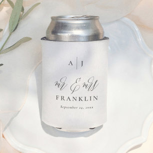 Enfriador De Latas Caligrafía Mínima Monograma de Boda Sr & Sra