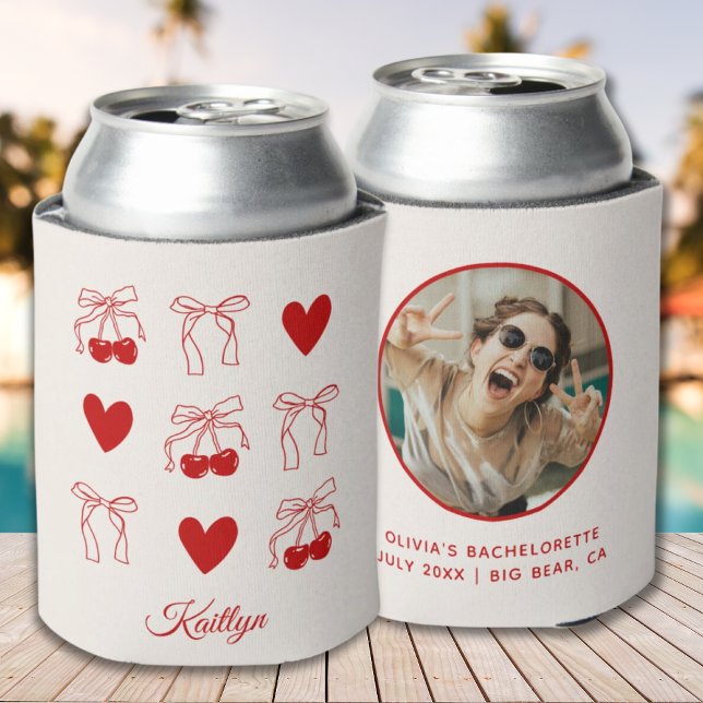 Enfriador De Latas Cherry Bachelorette Coquette Bow Hearts Refrigerad (Cherry Coquette Red Heart Bachelorette Party Favor)