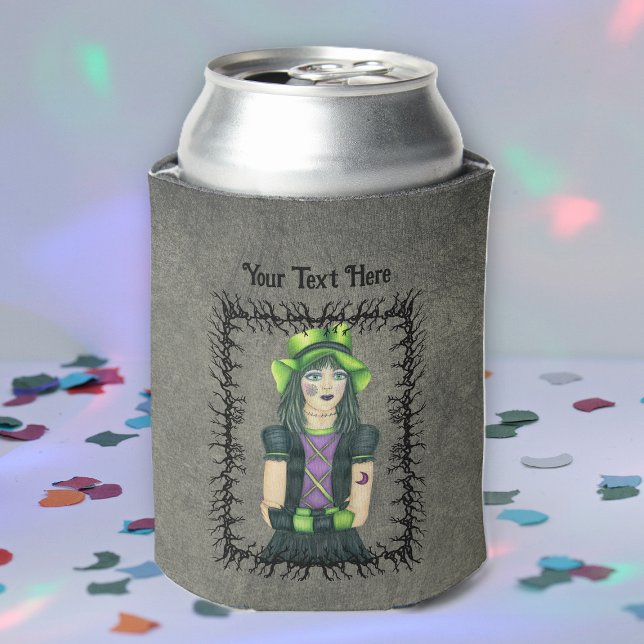 Enfriador De Latas Chica de gótico Tattoos Rama de Bombilla Marco Gru (Goth girl green hat tattoos in black barbed branch frame on grungy grey drink can cooler.)