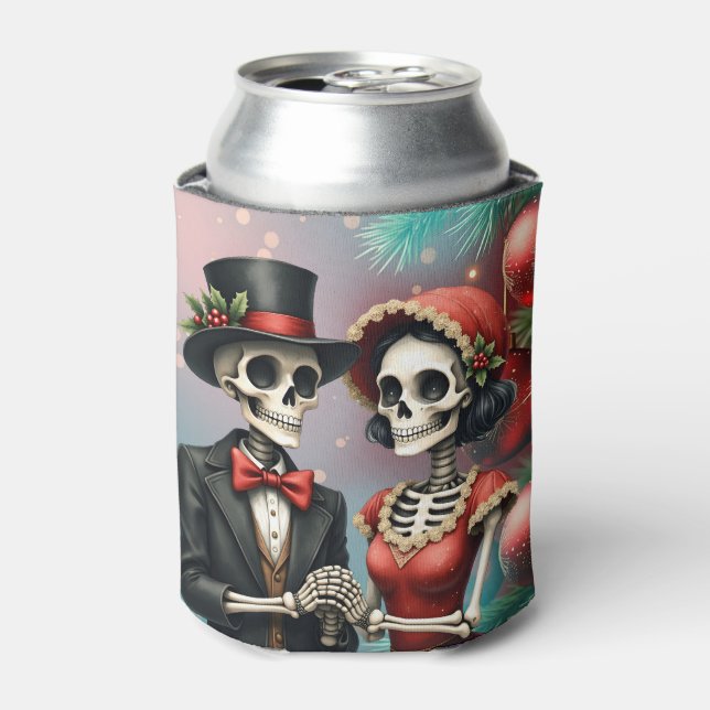 Enfriador De Latas Christmas Bone Romance, A festive skeleton couple. (Lata Anverso)