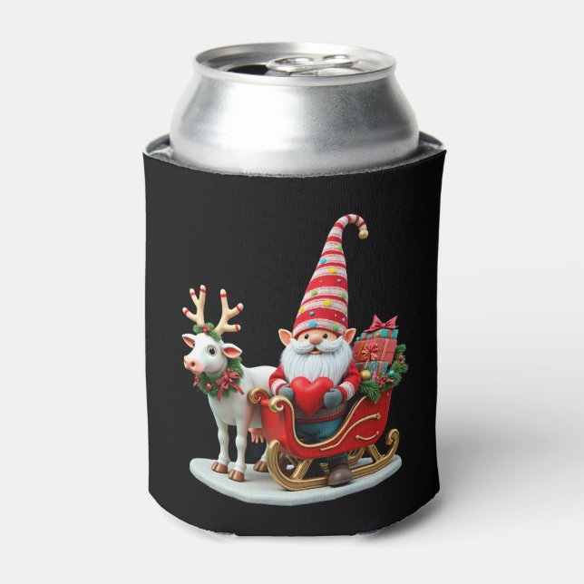 Enfriador De Latas Christmas Light Gnome Santa Claus Riding Sleigh Hi (Lata Anverso)