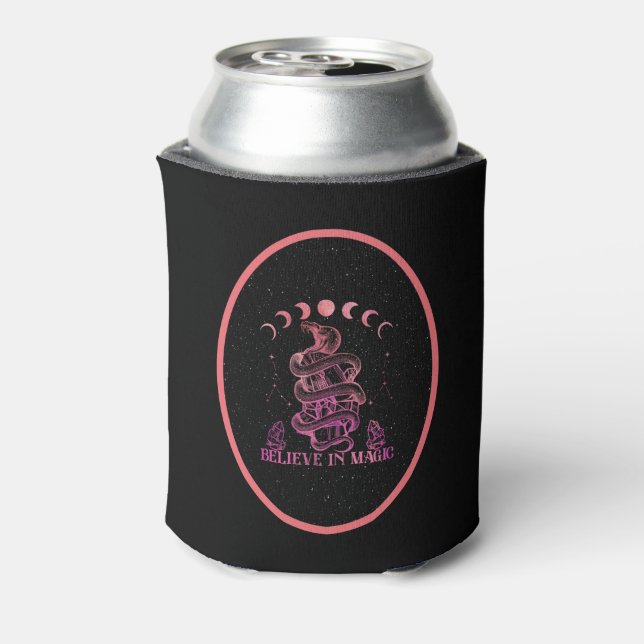 Enfriador De Latas Creer en el arte mágico celestial de Wiccan (Reverso de la lata)