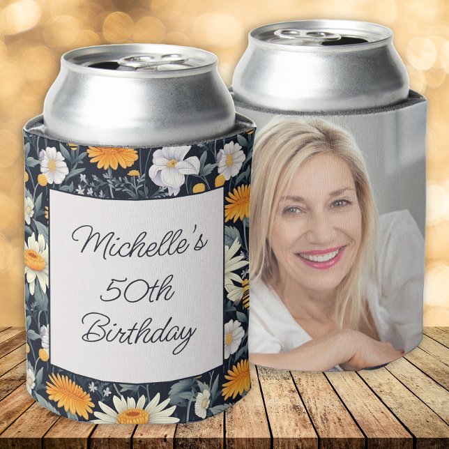 Enfriador De Latas Dandelions Daisies Navy nombre de cumpleaños azul  (Yellow dandelions and white daisies birthday party photo can cooler)